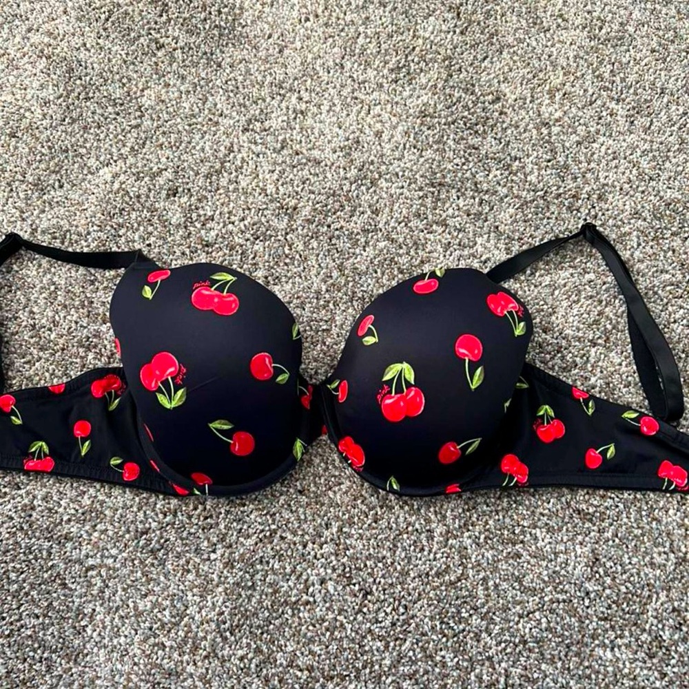 PINK Victoria’s Secret Black Cherry Bra size 36D
